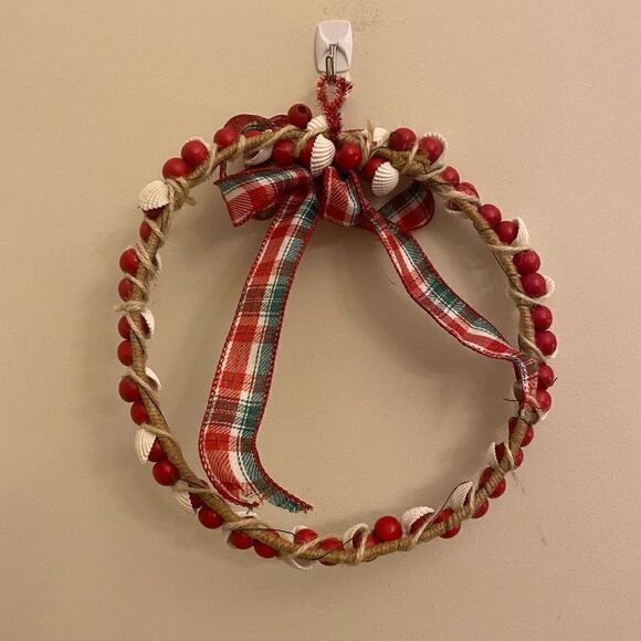Handcrafted Seashell and Red‎ Beads Christmas Holiday Wreath 9” - Picture 6 of 11